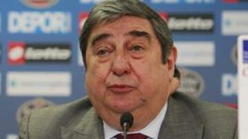 <b>ANTE LOS MEDIOS. </b>Lendoiro en la rueda de prensa de ayer.