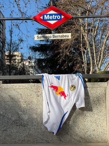 Inspirados en la grandeza del Real Madrid, nuestra camiseta pasó a ser blanca en la década del 60. Por ello decidimos visitar el Santiago Bernabéu, la Casa Blanca. ¡Felices 123 años de historia, Real Madrid!