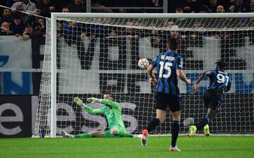 El delantero colombiano anotó un gol y realizó una asistencia en el empate 2-2 de Atalanta frente al Manchester United en Champions League.