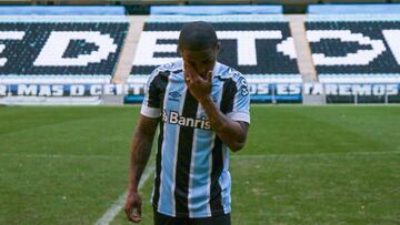 Douglas Costa dice que volver al Gremio es el reto más importante de su vida