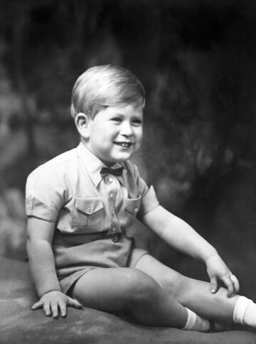Retrato oficial del pr¨ªncipe Carlos por su tercer cumplea?os en 1951.