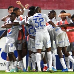 Millonarios, con equipo alterno, derrota a Jaguares