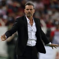 Diego Cocca hablará con Julián Quiñones tras expulsión