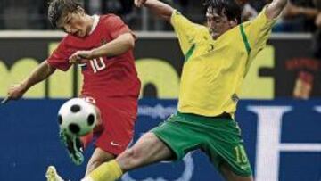 <b>EL GENIO GOLEÓ. </b>Arshavin, que no estará ante España por sanción, anotó el tercer gol de los rusos.