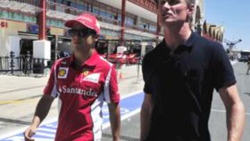 <b>BUENAS SENSACIONES. </b>Massa, ayer en Valencia junto a Coulthard.