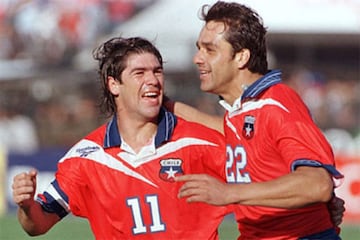Jugó 10 partidos en la Roja y su único gol fue inolvidable: de cabeza a Bolivia, en la victoria 3-0 que clasificó a la Selección al Mundial de Francia 1998.