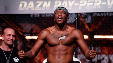 KSI en el pesaje de su pelea con Tommy Fury.