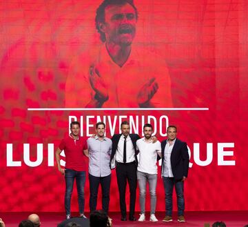 El equipo que acompañará a Luis Enrique en su etapa como seleccionador, de izquierda a derecha: Jesús Casas, Robert Moreno, Luis Enrique, Rafael Pol y Joaquín Valdés.  
 