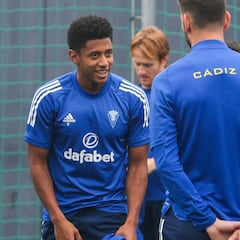 Choco Lozano deja de ocupar plaza de internacional en Cádiz