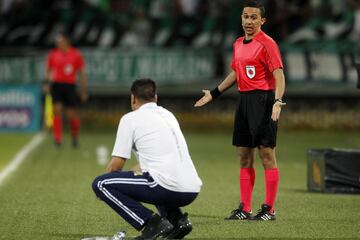 Atlético Nacional superó 3-2 a Alianza Petrolera en el Atanasio Girardot por la sexta fecha de la Liga Águila II-2018. El equipo de Jorge Almirón, que ganaba cómodamente 3-0, terminó con un hombre menos por expulsión de Gustavo Torres.