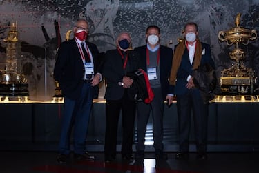 El Atlético cuida y homenajea a sus socios más veteranos