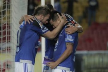 Otálvaro volvió como titular y marcó un golazo que acerca al equipo embajador a los ocho.