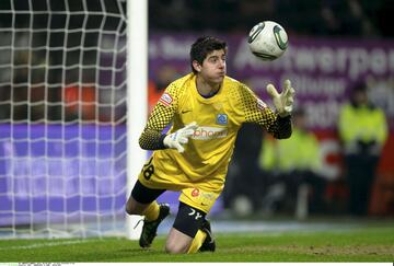 En 1999 fichó por el Genk, donde empezó a desempeñar el rol de portero debido a la falta de guardametas en su equipo. Debutó en el equipo belga con 16 años.