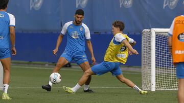 El delantero Zakaria Eddachouri, durante un entrenamiento del Deportivo.
