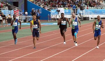 Andr&eacute; De Grasse gan&oacute; un 200.