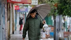 Si puede no salir de casa este día y a esta hora, lo agradecerá: Santiago se prepara para la primera gran lluvia