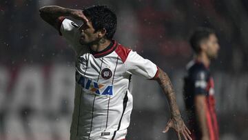 Lucho Gonz&aacute;lez celebra su gol frente a San Lorenzo.