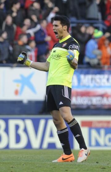 Andrés Fernández celebra el segundo gol del equipo.