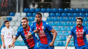 John Mosquera, en un partido con el Viktoria Plzen.