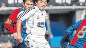 <b>HEREDERO. </b>Enzo, hijo de Zidane, durante el encuentro.