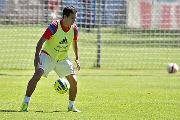 Una vez que se había encontrado una dupla prometedora en los pies de Nicolás Castillo y Matías Alustiza, la directiva felina decidió fichar al “Cubo” Torres procedente del Houston Dynamo. ¿Peleara la titularidad o se resignará a la banca?