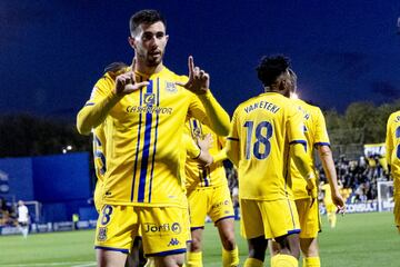 El delantero alfarero es el hombre más en forma de Santo Domingo. Consiguió un gol y dio otro pase decisivo para conseguir otro tanto.