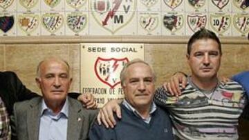 <b>SENADO RAYISTA. </b>Anero, Felines, Potele, Cota y Quevedo debatieron con AS sobre el futuro del Rayo en un marco muy vallecano: la sede de la Federación de Peñas.