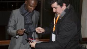 Abidal aparca su incorporación en la estructura del Barça