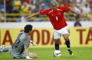 En la derrota 1 a 6 en Copa América del 2007, 'Chupete' le anotó una verdadera joya al portero Doni, que a la postre ingresó en el grupo de las mejores anotaciones del certamen.