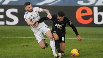 27 December 2020, England, Leeds: Leeds United's Stuart Dallas (L) and Burnley's Josh Brownhill battle for the ball during the English Premier League soccer match between Leeds United and Burnley at Elland Road stadium. Photo: Molly Darlington/P
