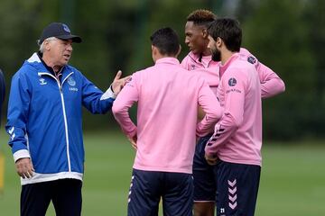 Yerry Mina y James Rodríguez, protagonistas de la práctica del Everton. Los dos colombianos se preparan para el debut en Premier ante el Tottenham