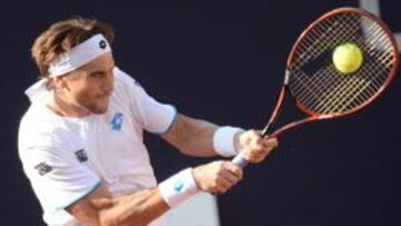 David Ferrer devuelve una bola en su encuentro de este sábado con el alemán Alexander Zverev.