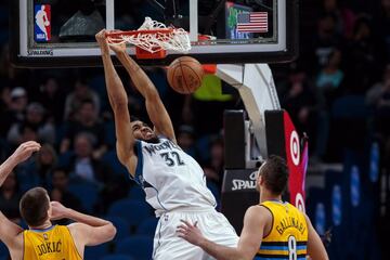 KARL-ANTHONY TOWNS (Minnesota Timberwolves). 21 años. Promedios 2016-17: 22,4 puntos, 11,9 rebotes y 3 asistencias. 