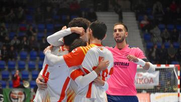 Jugadores de Santa Coloma celebran uno de sus goles ante Osasuna Magna.