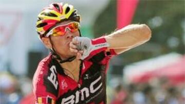 El belga Philippe Gilbert (BMC), número uno mundial en 2011, resucitó después de un año de sequía con un triunfo en la novena etapa de la Vuelta disputada entre Andorra y Barcelona, de 196,3 kilómetros, por delante de Joaquim "Purito" Rodríguez (Katusha), quien reforzó el maillot rojo.