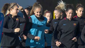 Alexia, Martens, Mapi Le&oacute;n y Marta Torrej&oacute;n, en el entrenamiento de este martes. 