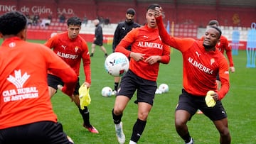10/10/25 SPORTING DE GIJON
JUGADORES EN UN RONDO EN EL ENTRENAMIENTO