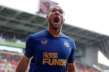 How many Premier League clubs have bookmakers as their main shirt sponsor? Which ones?