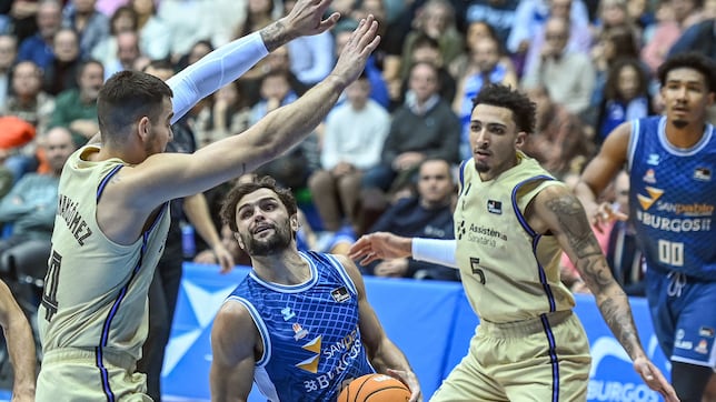 El Barça gana de milagro