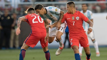 “Por esas finales con Chile es que sigo tomando medicación; estoy mejor, pero es algo un poco adictivo”