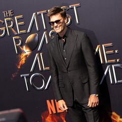 Who participated in Tom Brady’s roast featured on Netflix?