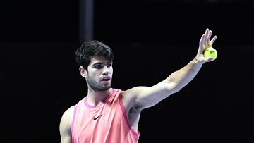 Riyadh (Saudi Arabia), 19/10/2024.- Carlos Alcaraz of Spain during his final match against Jannik Sinner of Italy at the Six Kings Slam exhibition tennis tournament in Riyadh, Saudi Arabia, 19 October 2024. (Tenis, Italia, Arabia Saudita, España) EFE/EPA/STR