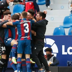 Morales pone el broche a la primera victoria del Levante
