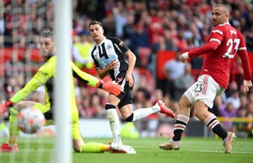 El lateral derecho español anotó el 1-1 silenciando Old Trafford.