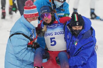 Tandrevold era bronce a falta de un kilómetro en la persecución, pero su cuerpo y su mente dijeron basta. Termina 14ª y se desploma tras la meta.