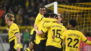 Los jugadores del Dortmund celebran la victoria ante el Eintracht.