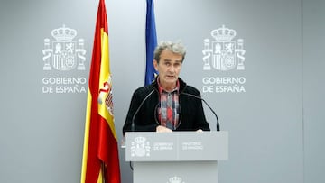 MADRID, SPAIN - OCTOBER 19: The director of the Center for the Coordination of Health Alerts and Emergencies (CCAES), Fernando Simon, appears at a press conference at the Ministry of Health to report on the evolution of the pandemic on October 19, 2020 in Madrid, Spain. (Photo by Oscar J. Barroso / AFP7 / Getty Images)