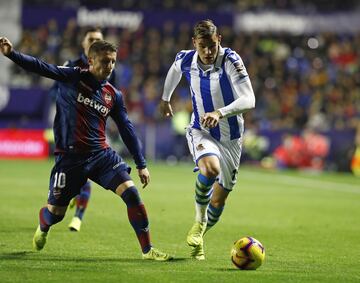 El lateral cedido en la Real Sociedad fue uno de los destacados de su equipo, a pesar de la derrota por 1-0 ante el Betis en el Benito Villamarín. El defensa vio la tarjeta amarilla en el minuto 62' al cortar en falta un contragolpe de Boudebouz.