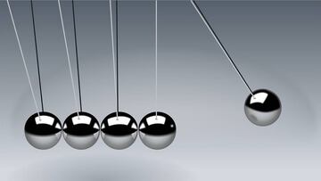 El Péndulo de Newton es uno de los regalos más comunes y entraña toda una explicación científica tras él