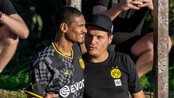 10 January 2023, Spain, Marbella: Soccer: Test matches, Fortuna Düsseldorf - Borussia Dortmund: Dortmund's Sebastien Haller (l) talks to coach Edin Terzic. Photo: David Inderlied/dpa (Photo by David Inderlied/picture alliance via Getty Images)